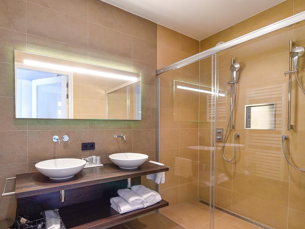 Brasserie-Hotel Antje Van De Statie เวียต์ ภายนอก รูปภาพ