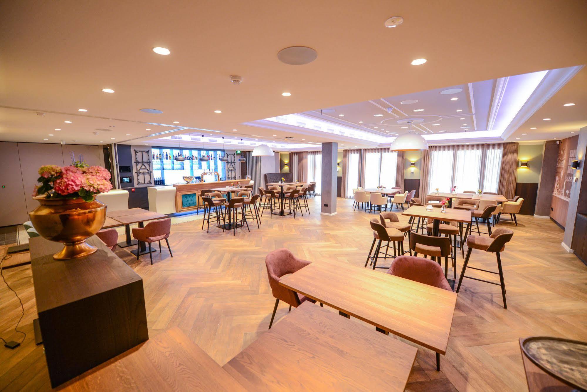 Brasserie-Hotel Antje Van De Statie เวียต์ ภายนอก รูปภาพ